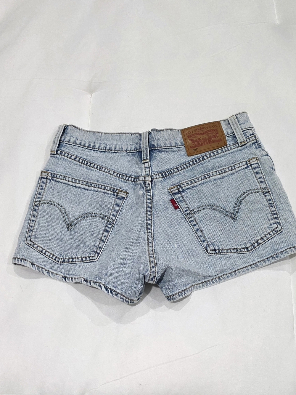 Levi's Light Wash Denim Women Shorts - Light Blue Vintage